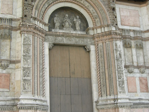Portale mediano o “Porta Magna” di Jacopo della Quercia