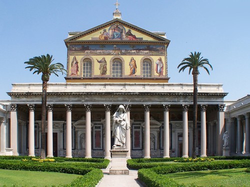 <em>Basilica di San Paolo Fuori le Mura</em> (la statua di San Paolo di fronte alla facciata), Roma | Courtesy of Wikimedia Commons Photo by Berthold Werner