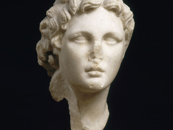 Testa idealizzata di Alessandro Magno, detta Alessandro Guimet, II sec. a.C., marmo, h 33 cm Parigi, Musée du Louvre, Département des Antiquités Grèques, etrusques et romaines
