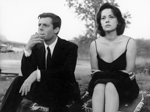 Marcello Mastroianni e Jeanne Moreau sul set de La notte di Michelangelo Antonioni Marcello Mastroianni e Jeanne Moreau sul set de La notte di Michelangelo Antonioni