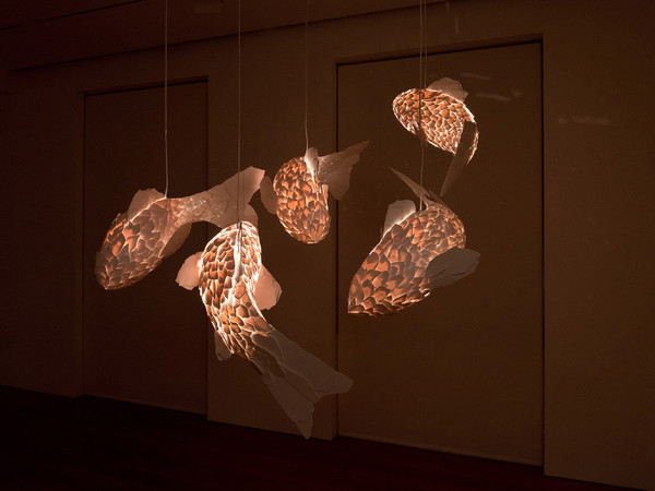 Frank Gehry, Untitled (Hong Kong VII), 2013, Metal wire, ColorCore formica and silicone, 140 x 160 x 160 cm | © Frank Gehry, Courtesy of the artist and Gagosian Gallery