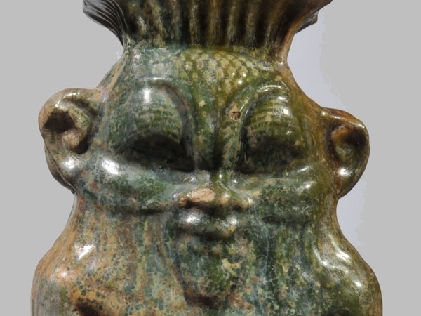 Statuetta di Bes, Pompei, Casa di Acceptus ed Euhodia, Terracotta invetriata (faience), I secolo d.C., Napoli, Museo Archeologico Nazionale