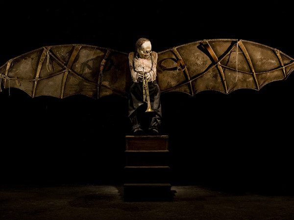 Cesare Inzerillo, Bird of Paradise (2010), scultura in tecnica mista, cm 230 x 300 x 70