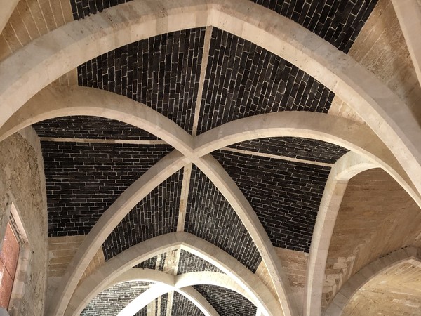 Castello Maniace, La grande sala con volte a crociera costolonate, 1232-1239, Costruttore Riccardo da Lentini, Primo proprietario Federico II di Svevia, Siracusa, Isola di Ortigia | Foto: © ARTE.it