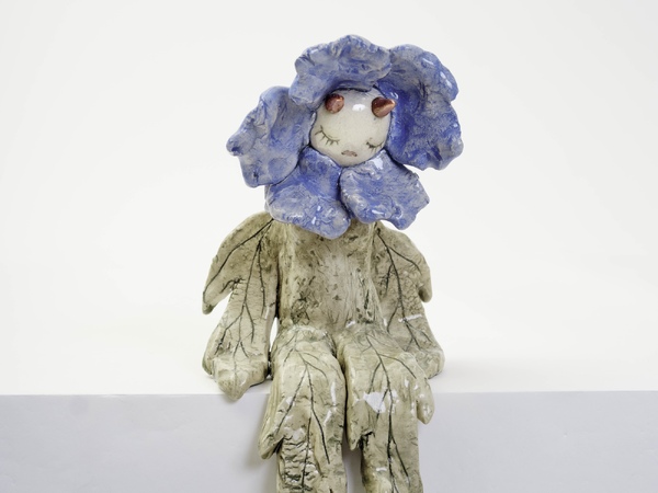 Clementine De Chabaneix, Bluette, Ceramica smaltata, 20 cm | | Courtesy Dorothy Circus Gallery | © Clémentine de Chabaneix