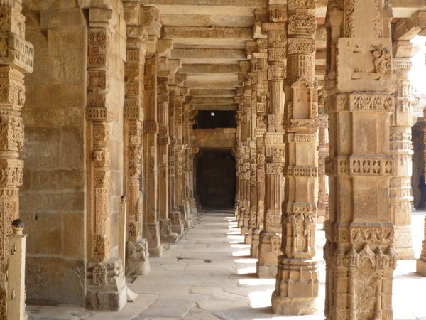 Sheila Mortlock, Qutub Minar Delhi, India, Historic Photographer of the Year 2017 | Courtesy of Historic Photographer of the Year | © Sheila Mortlock