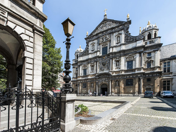 Facciata della Chiesa di San Carlo Borromeo, Anversa | sigridspinnox.comPer la Chiesa di San Carlo Borromeo ad Anversa Pieter Paul Rubens fece 39 schizzi preparatori del ciclo di affreschi della volta e fu aiutato nella realizzazione dell’opera dal suo assistente Van Dyck. Purtroppo un incendiò nel 1718 distrusse il tetto della chiesa e gli affreschi andarono per sempre perduti.