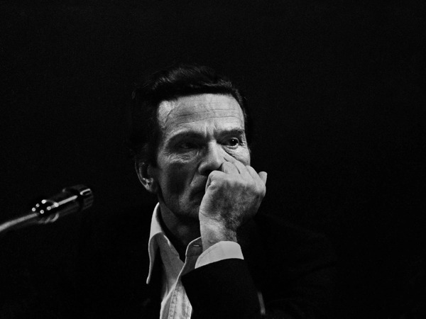 Letizia Battaglia, Pier Paolo Pasolini al Circolo Turati. Milano, 1972 