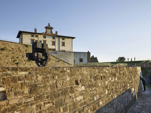 Antony Gormley, HUMAN. Forte di Belvedere, Florence, Italy. Photograph by Pietro Savorelli. Courtesy Galleria Continua and White Cube © the Artist