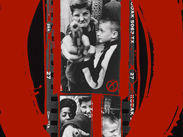 William Klein, Gun 1, 1955, Dipinto 1999, (Dalla sezione Contatti dipinti) | Courtesy of Contrasto 2016 © William Klein