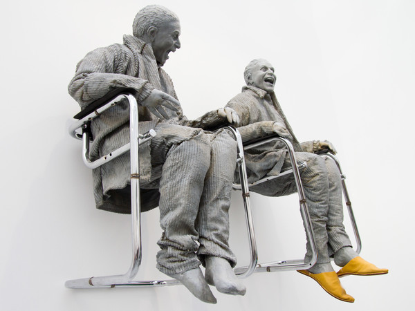 2 Seated on the Wall with Big Chiars - Juan-Munoz, FIAC 2013 Parigi, courtesy © 2013 Lorenzo Pingitore