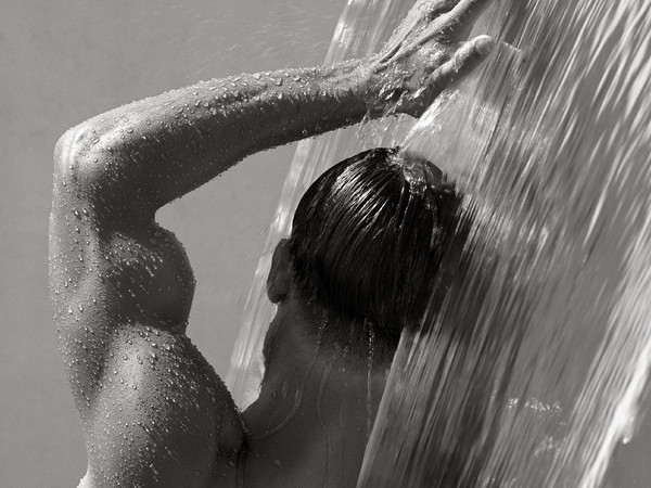 Herb Ritts, Waterfall IV, Hollywood 1988 | © Herb Ritts Foundation