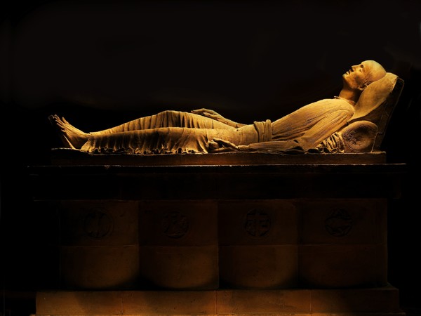 Arturo Martini, Un benefattore, 1932-33, terra refrattaria, cm 159x219x110. Vado Ligure, Museo Civico di Villa Groppallo