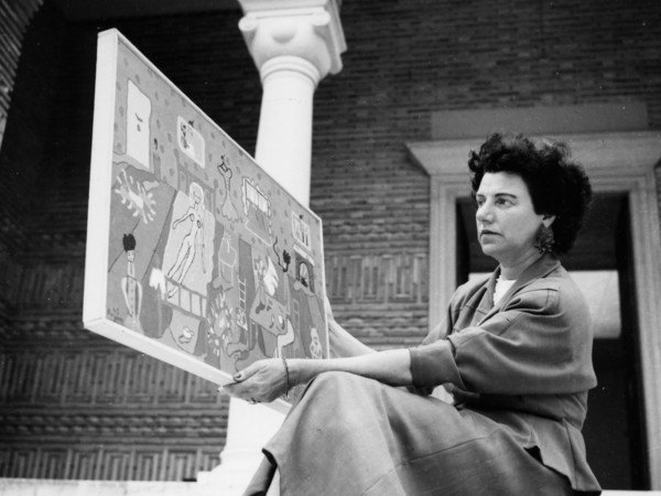 Dino Jarach (1914 - 2000), Peggy Guggenheim con un dipinto di Pegeen alla Biennale di Venezia, 1948, Stampa a posteriori, Stampa alla gelatina d’argento Cortesy of Peggy Guggenheim Collection Archives, Venice Solomon R. Guggenheim Foundation Photo Archivio Cameraphoto Epoche Gift, Cassa di Risparmio di Venezia, 2005