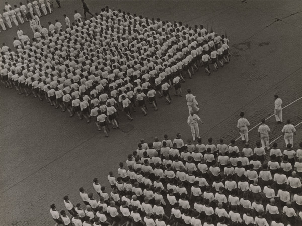 Aleksandr Rodčenko, Colonna della società sportiva Dynamo, 1932 (1935), Stampa d’artista, Collezione del Moscow House of Photography Museum, 