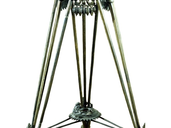 Tripiede bronzeo per scodella, composto da diversi pezzi 490-­?470 AC (Vulci) bronzo, h 71,2 cm, diam base 20 cm ca. Londra, British Museum 