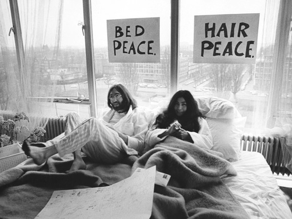 Yoko Ono & John Lennon, Bed-ins for Peace, 1969 | © Courtesy Merano Arte “Gestures - Women in action”