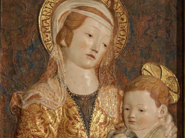 Bottega fiorentina da Antonio Rossellino (Settignano, 1427/28 - Firenze 1479), Madonna col Bambino detta 'Madonna delle Candelabre', 1470-90 circa, Cartapesta dipinta e dorata, Massa Fermana, Pinacoteca civica dalla Chiesa di San Francesco