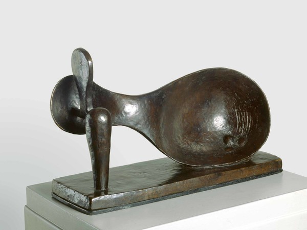 Alberto Giacometti, Femme couchée, 1929. Bronzo, 27 x 44x 16 cm. Alberto Giacometti-Stiftung, Zurich Dauerleihgabe im Kunstmuseum Winterthur AGD 1071 © Alberto Giacometti Estate / by SIAE in Italy, 2014