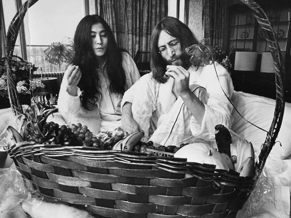 Yoko Ono & John Lennon, Bed-ins for Peace, 1969 | © Courtesy Merano Arte “Gestures - Women in action”
