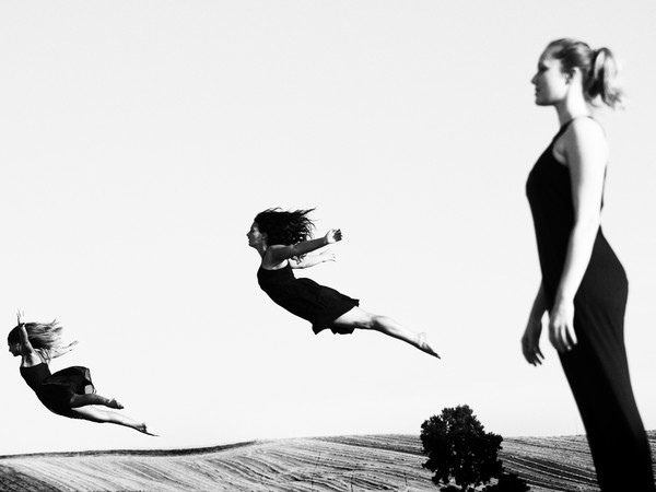 Lorenzo Cicconi Massi, Dalla serie Le donne volanti, 2016 | Courtesy of Museo Nori De' Nobili 2016 © Lorenzo Cicconi Massi