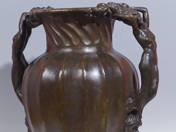 Amleto Cataldi, Vaso liberty con nudi di donne e mascheroni, primi del XX secolo, scultura in bronzo. Roma, Alessio Ponti Galleria d’Arte