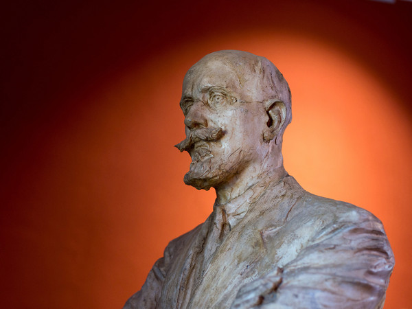 Paolo Troubetzkoy, Venizelos Plenterio (Governatore di Creta), s.d., Gesso non patinato, 74 x 68 x 197 cm | Courtesy of Museo del Paesaggio di Verbania | Foto: Francesco Lillo 2016