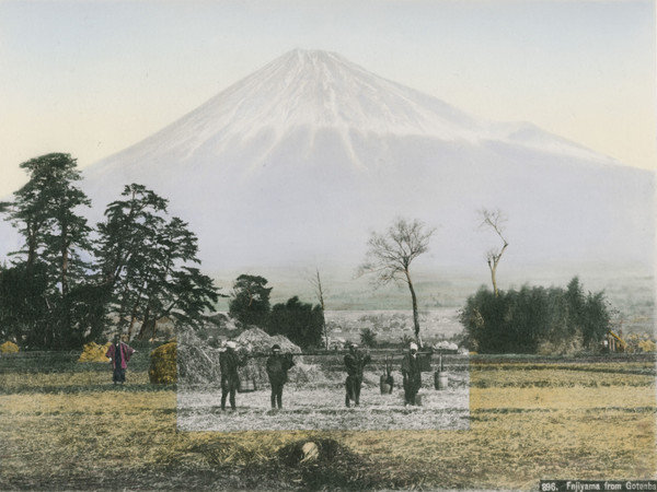 Linda Fregni Nagler, Fujiyama form Gotenba, 2018, Gelatina a stampa d'argento colorata a mano, 29.3 x 22.3 cm, Con cornice 43.7 x 42.4 cm