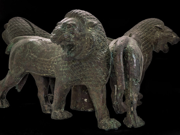 Tre leoni incedenti, V secolo a.C., Persepoli (Fars, Iran meridionale), Bronzo, 39 x 28 cm | Photo © Gianluca Baronchelli