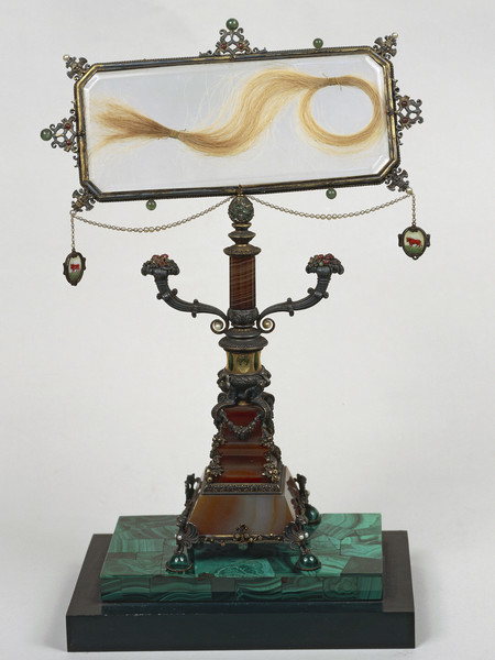 Capelli di Lucrezia Borgia, teca con supporto in malachite (teca 1928 ca), Veneranda Biblioteca Ambrosiana, Milano