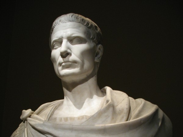 57 a.C. | Arriva Giulio CesareIl proconsole sceglie Aquileia come base invernale nel corso delle campagne di conquista della Gallia. Soggiornerà nella città altoadriatica anche negli anni successivi | Immagine: Gaius Iulius Caesar, Kunsthistorisches Museum, Vienna, Österreich English: Gaius Julius Caesar, Art History Museum, Vienna | Foto: Andrew Bossi (Creative Commons CC-BY-SA-2.5)