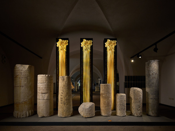 Fabrizio Plessi, Colonne Colanti Età romana, Museo di Santa Giulia | Foto: © Petrò Gilberti | Courtesy Fondazione Brescia Musei