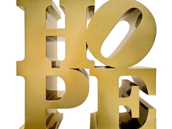 Robert Indiana, HOPE, gold, 2009. Alluminio dipinto, 45.7x45.7x22.9 cm. ED. IV-IX