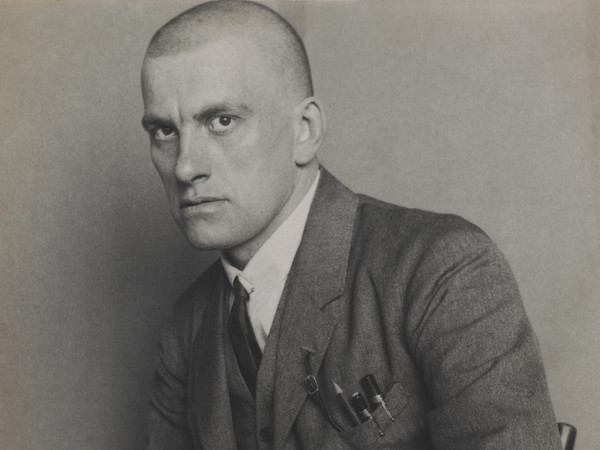 Aleksandr Rodčenko, Il poeta Vladimir Majakovskij, 1924, Stampa d’artista, Collezione del Moscow House of Photography Museum, 
