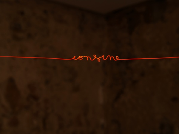 Gilberto Zorio, Confine incandescente, 1970. Nichel cromo incandescente, cavi elettrici. Dimensioni variabili. Courtesy dell’artista I Ph. Gino Di Paolo Gilberto Zorio, Confine incandescente, 1970. Nichel cromo incandescente, cavi elettrici. Dimensioni variabili. Courtesy dell’artista I Ph. Gino Di Paolo