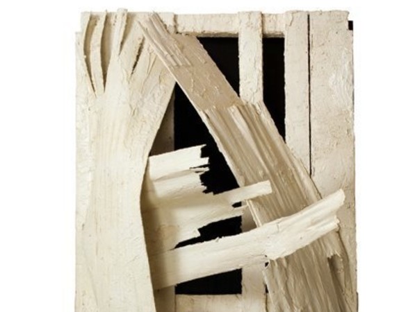 Antonio Fraddosio, Compressioni esplosive, 2008. Legno, cemento gessi e stucco. Collezione Peverini Roma
