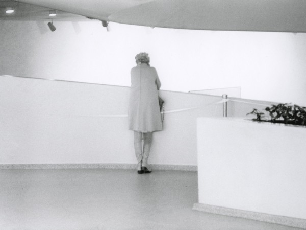 Robert E. Mates Peggy Guggenheim at the Solomon R. Guggenheim Museum Peggy Guggenheim al Museo Solomon R. Guggenheim New York, 1969 Exhibition copy, pigmented inkjet print on archival fiber base paper / Stampa digitale su carta politenata Solomon R. Guggenheim Museum Archives, New York