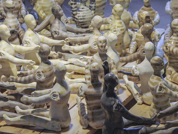 Paolo Staccioli, Bambole, Particolare, Ceramica, 160 x 120 x 60 cm