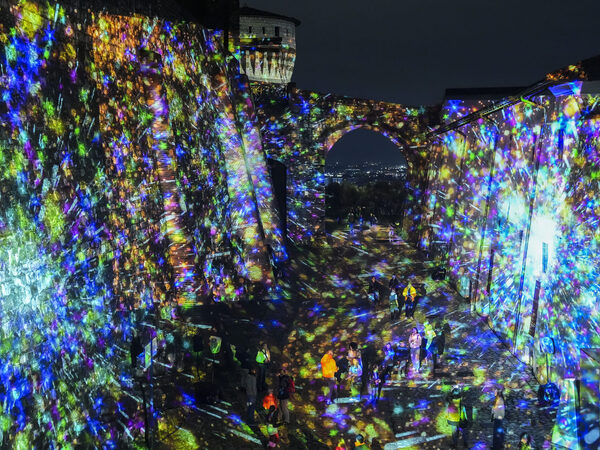 Scilla e Cariddi, Scena Urbana, Mysteria Light Festival, 2025, Castello di Brescia Scilla e Cariddi, Scena Urbana, Mysteria Light Festival, 2025, Castello di Brescia