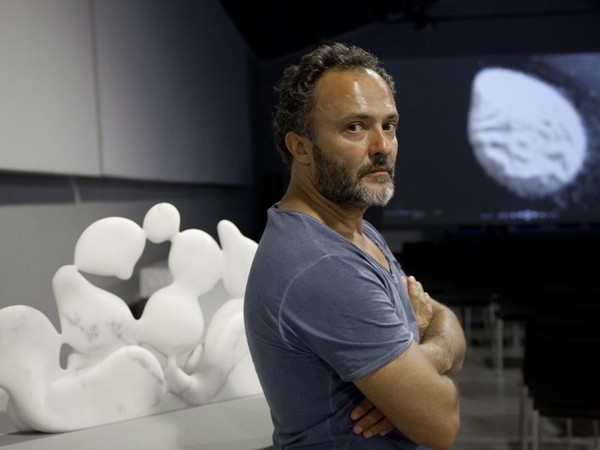 Philippe Deleinseigne, Orgasm e cortometraggio Stardust, Polvere di Marmo in Movimento Prestito di Ezio Ronchieri Group, Marmo Bianco