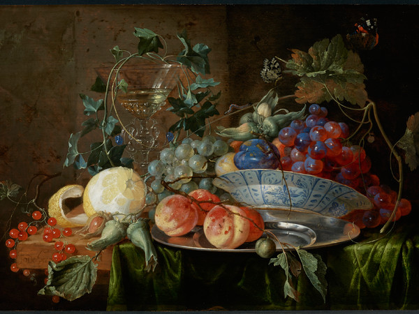 Jan Davidsz de Heem (1606 - 1684), Natura morta di frutta con un calice à la façon de Venise, 1562 circa, Olio su tavola, 48.5 x 33.1 x 1.1 cm, Collezione Privata | Courtesy of © Musée National d'Histoire ed d'Art Luxembourg | Foto: MNHA - Tom Lucas