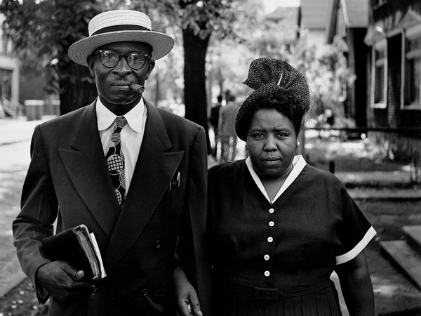 The Gordon Parks, Marito e moglie la domenica mattina, Fort Scott, Kansas, 1949. © The Gordon Parks Foundation