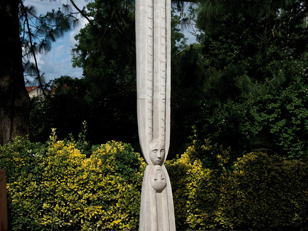 Mimmo Paladino, Hortus Conclusus, 1992, gesso, cm 30x30x300 h. Pietrasanta, Fonderia Del Chiaro