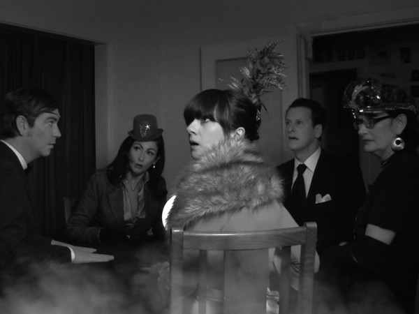 Madame F Seance da una scena de The Big Kitty, Un film di Lisa Barmby e Tom Alberts, 70 min, Australia 2019 | Courtesy Tom Alberts & Lisa Barmby