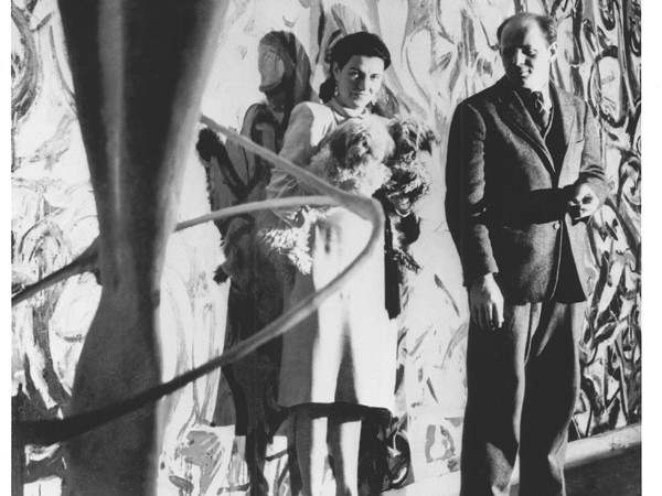 George Karger (1902 - 1973), Peggy Guggenheim e Jackson Pollock davanti a Murale New York, 1946 ca., Stampa a posteriori, Stampa alla gelatina d’argento | Courtesy of Peggy Guggenheim Collection Archives, Venice