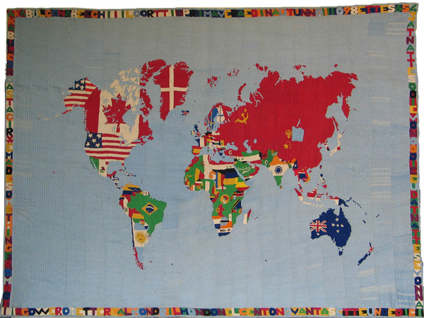 Alighiero Boetti, Mappa, 1972 - 1973. Ricamo a mano su lino, cm 161 x 217. MAXXI - Museo nazionale delle arti del XXI secolo, inv. 13414, 2003