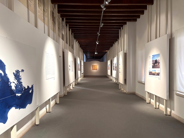 Vincenzo Latina. Una costellazione in terra Il memoriale delle vittime del naufragio del 3 ottobre 2013 a Lampedusa, Museo Nazionale di Ravenna Vincenzo Latina. Una costellazione in terra Il memoriale delle vittime del naufragio del 3 ottobre 2013 a Lampedusa, Museo Nazionale di Ravenna