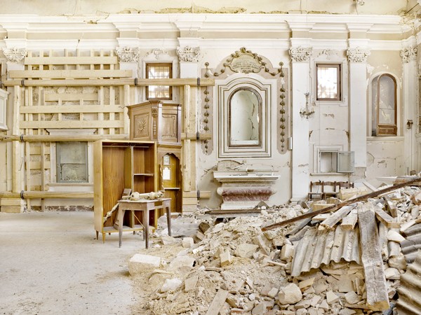 Massimo Siragusa, Twentynineseconds, Onna (Abruzzo), 2009. Fotografia