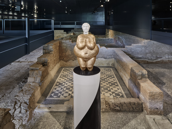 Francesco Vezzoli, Portrait of Kim Kardashian (Ante Litteram), 2018 | Foto: © Alessandra Chemollo | Courtesy Fondazione Brescia Musei