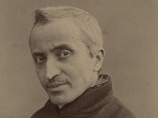 Ritratto di paziente psichiatrico esaminato con l'estesiometro di Weber, L'estesiometro era un apparecchio che Lombroso utilizzò per misurare la sensibilità tattile dei folli e dei criminali. Questi ritratti fotografici presentano annotazioni contenenti i rilevamenti ottenuti | Fotografo non identificato, Stampe all'albumina, Fine XIX inizio XX secolo.